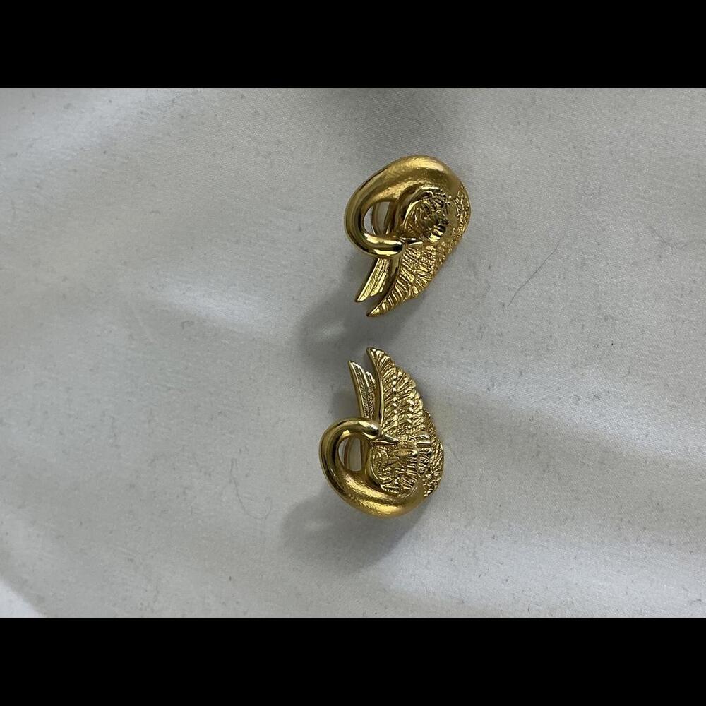 18k Beautiful Swan Winged Earrings - Elegant Design